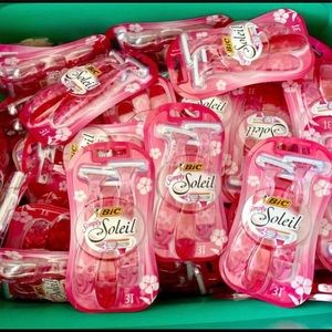 (25) Packs of Bic Simply Soleil Razors NIB!